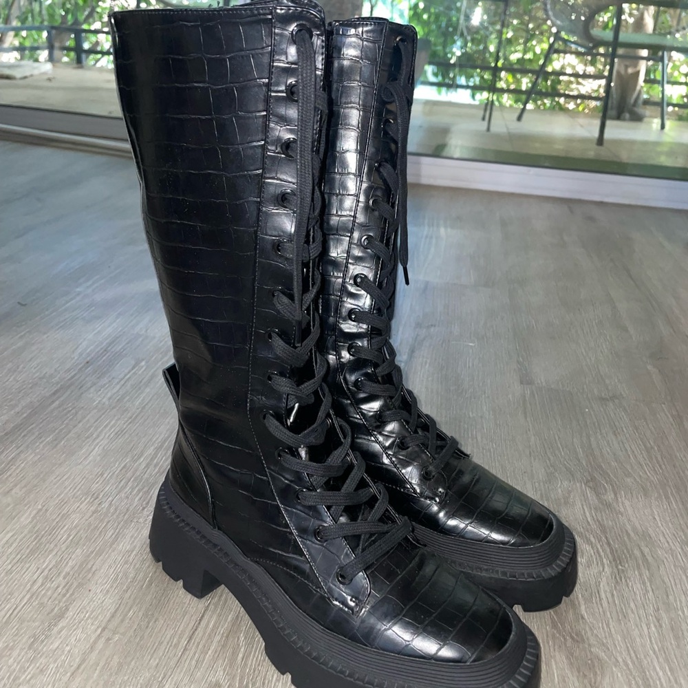 ZARA FLAT LUG SOLE TRACK LACE UP RUNWAY MILITARY